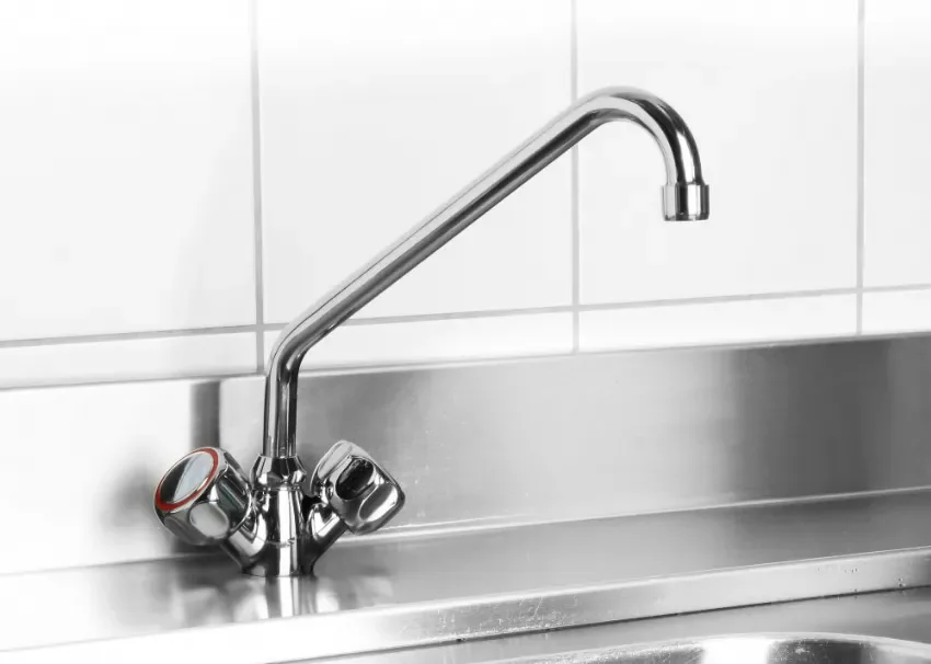 Robinet mitigeur pivotant à col long Réduction