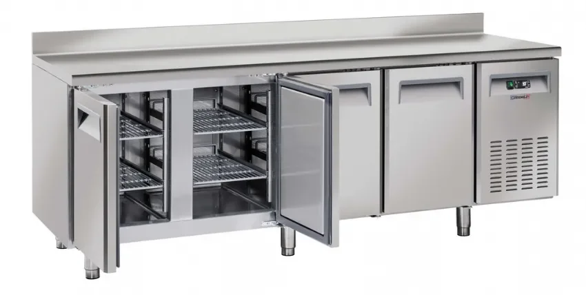 Achat Immédiat Table réfrigérée inox avec dosseret 4 portes pleines température -2/+8°c