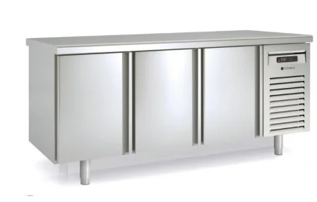 Dernière Chance Table réfrigérée traversante 3x3 portes profondeur 700 CORECO - MFCG-200